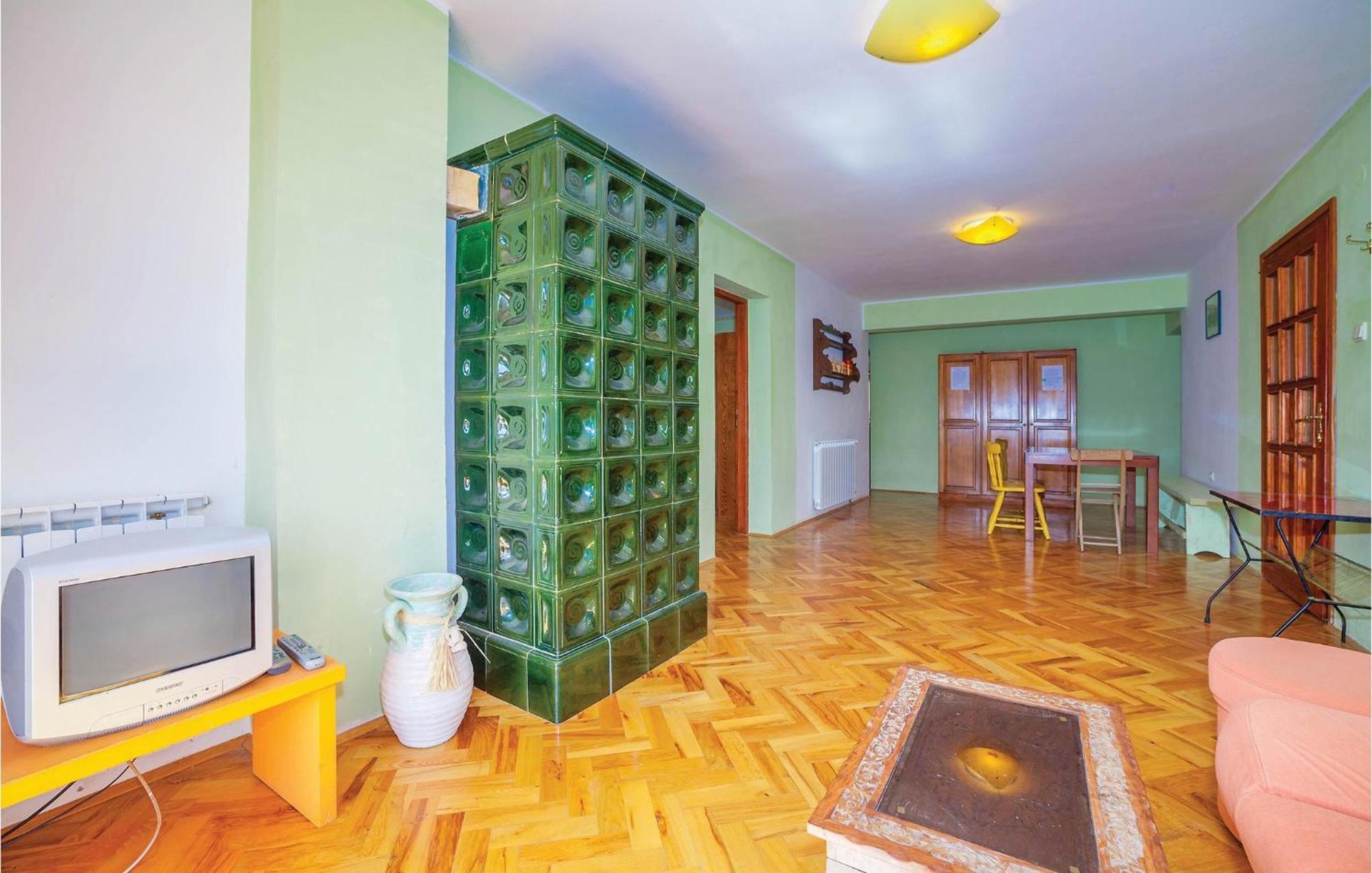 7 Bedroom Pet Friendly Home In Crni Kal Crni Kal  Exterior photo